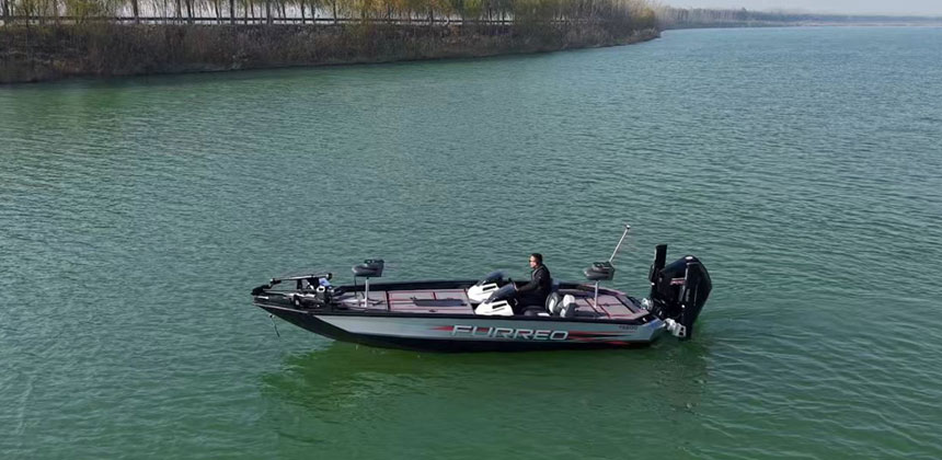 钓鱼艇的“用户思维”：除了能开，它更应是一个好用的“水上工作站”